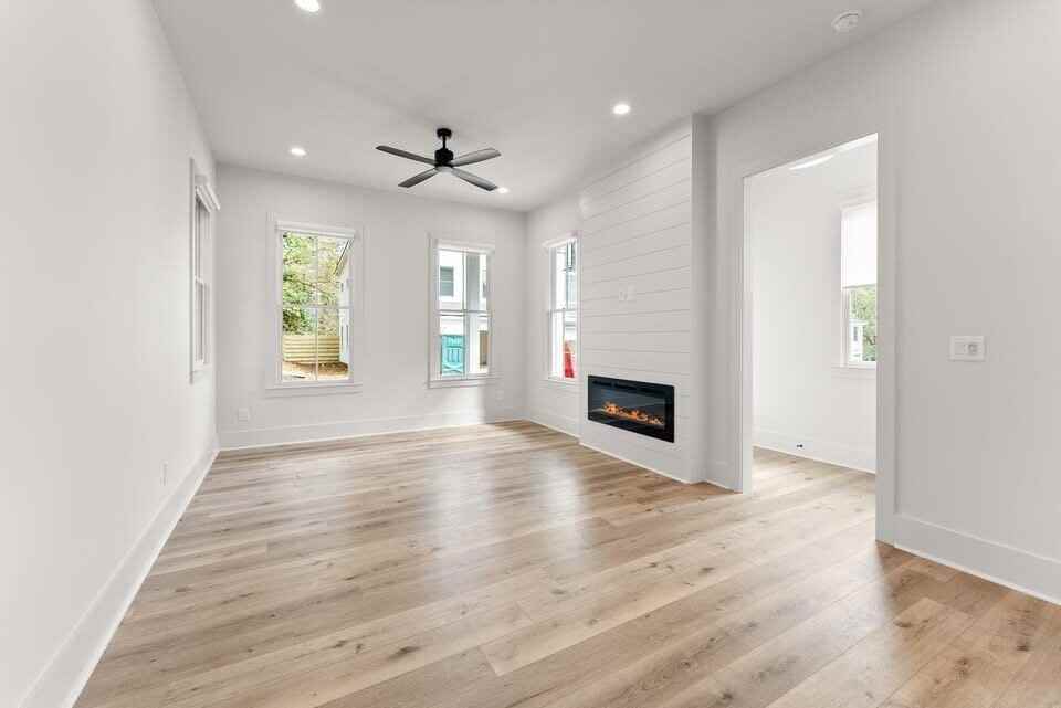 392 Forrest Ave - Photo 3 of 16