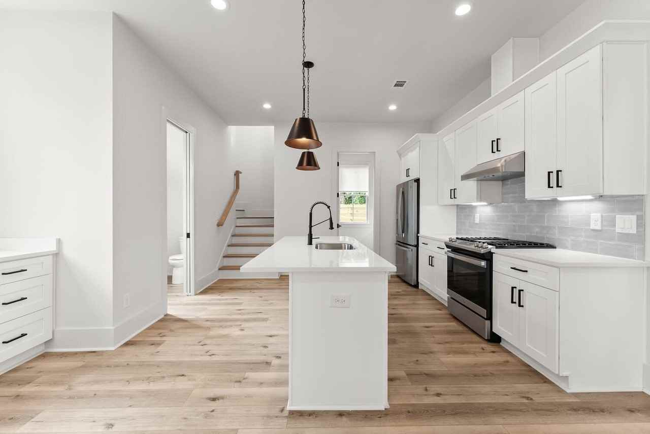 392 Forrest Ave - Photo 4 of 16