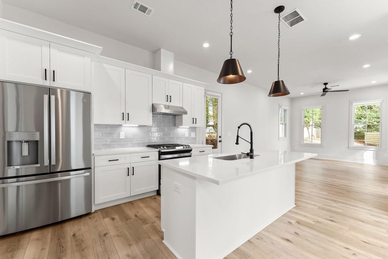 392 Forrest Ave - Photo 5 of 16