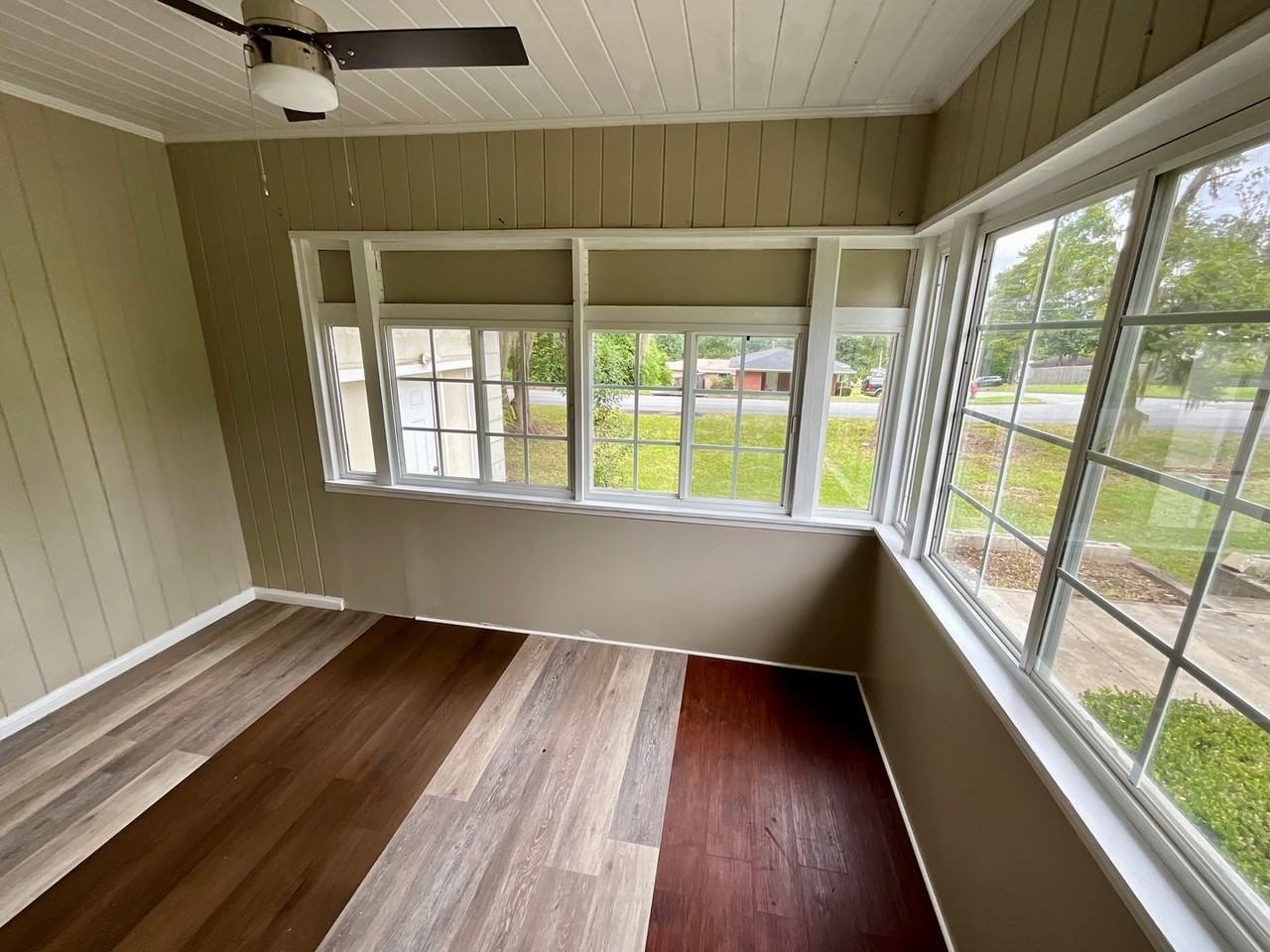 2949 Park St - Photo 4 of 12