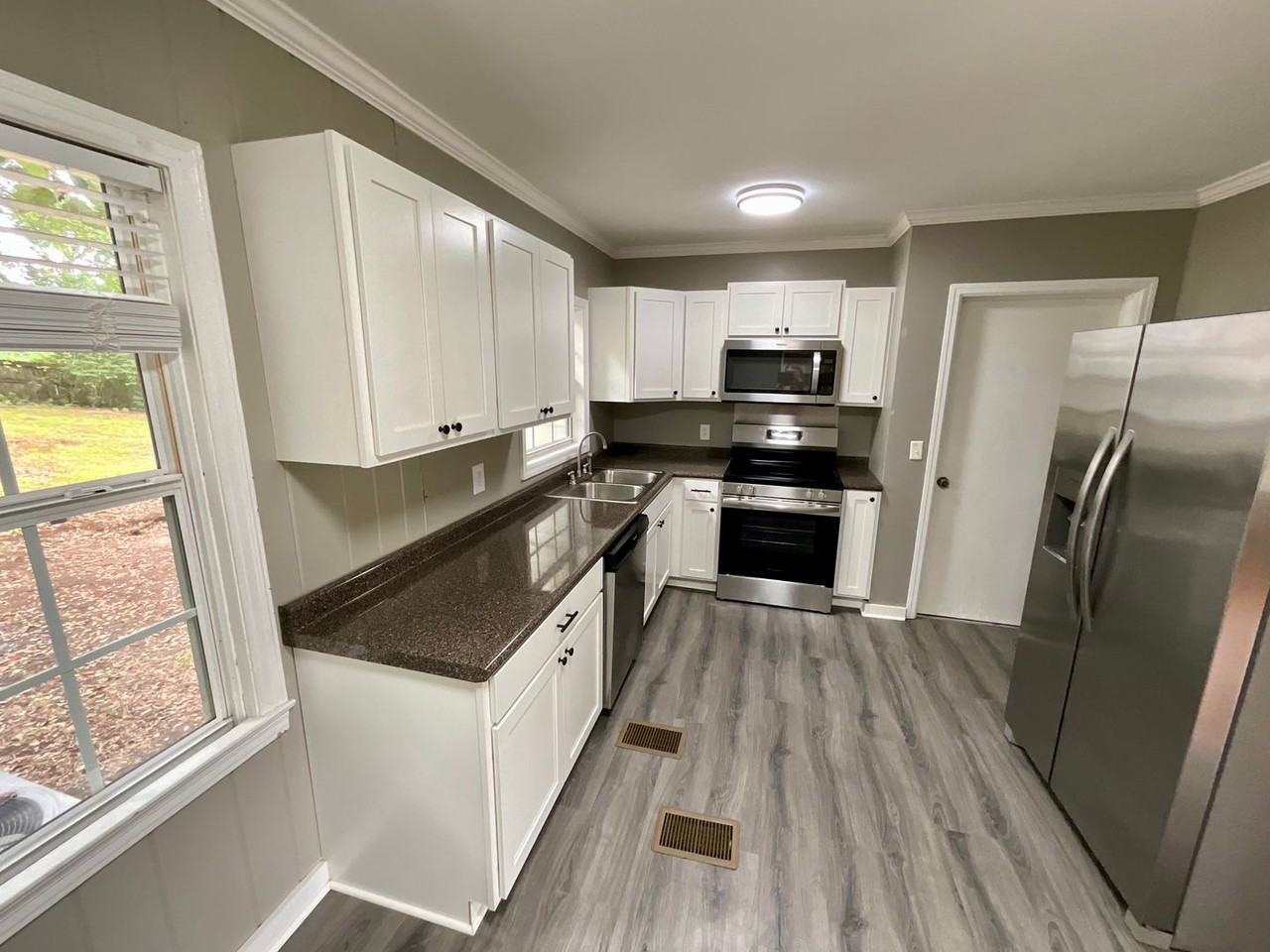 2949 Park St - Photo 6 of 12