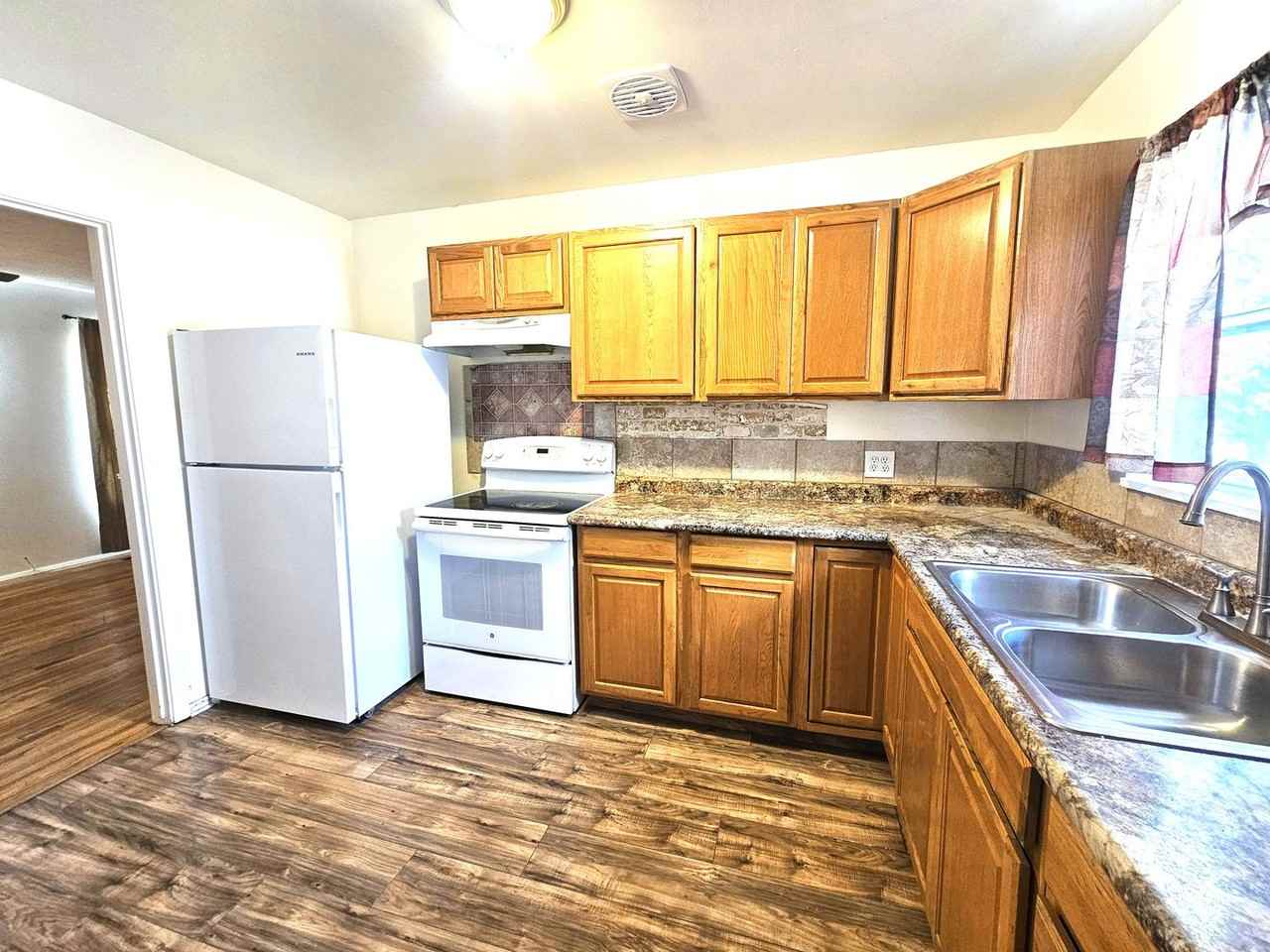 425 Swanton Ave - Photo 3 of 11