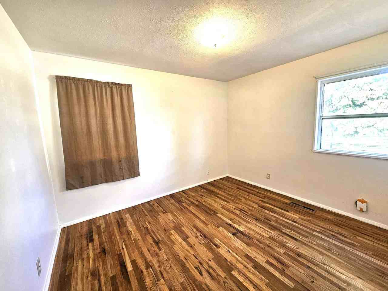 425 Swanton Ave - Photo 5 of 11