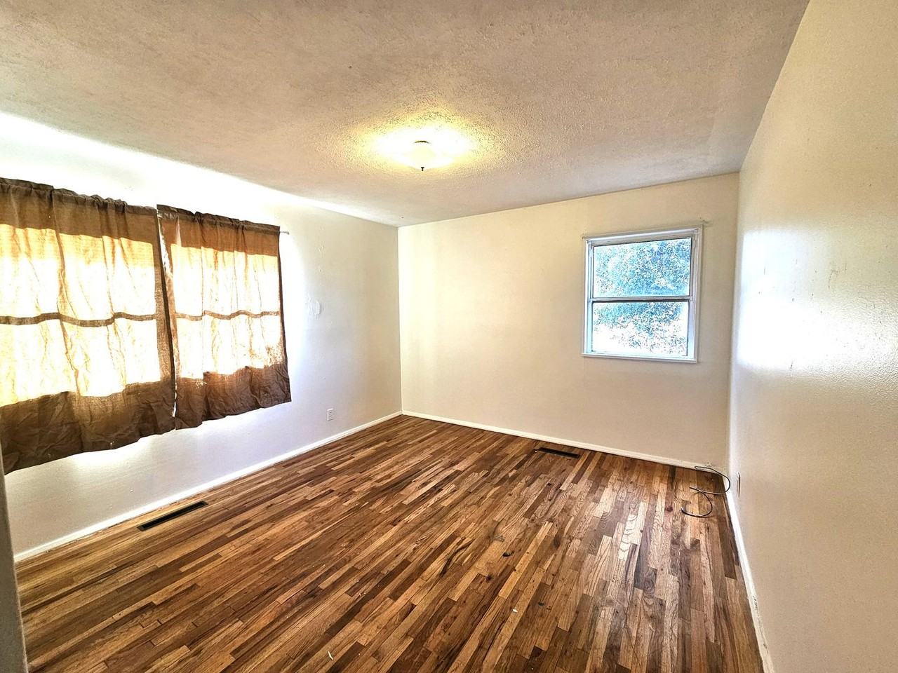 425 Swanton Ave - Photo 6 of 11