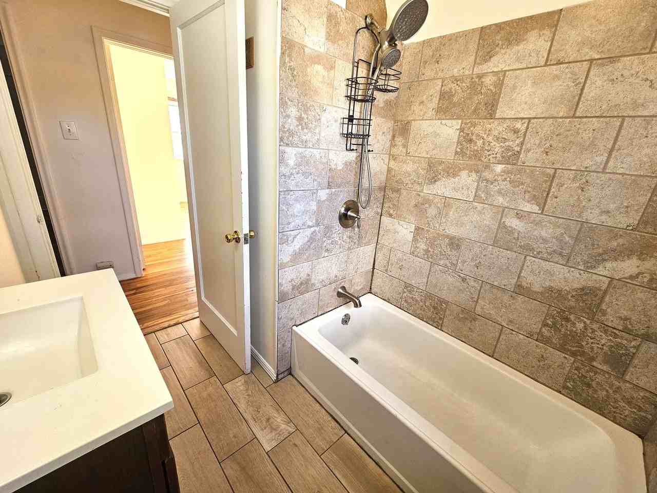 425 Swanton Ave - Photo 7 of 11