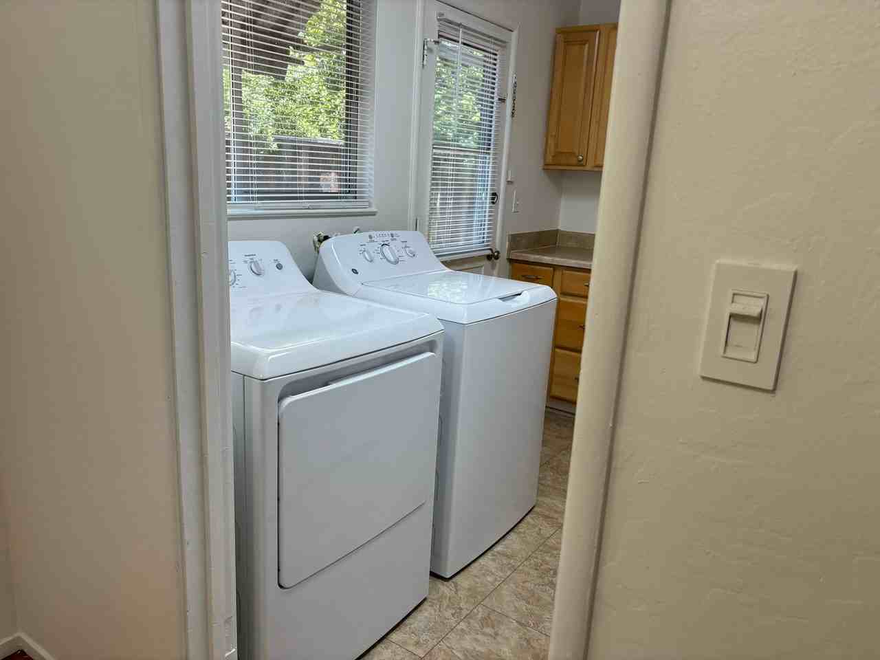 1860 Almond Ave - Photo 3 of 14