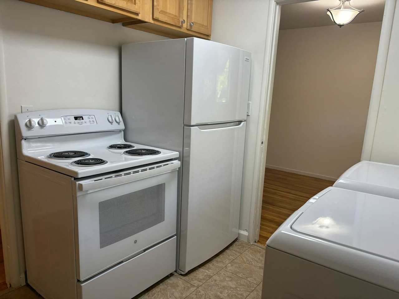 1860 Almond Ave - Photo 5 of 14