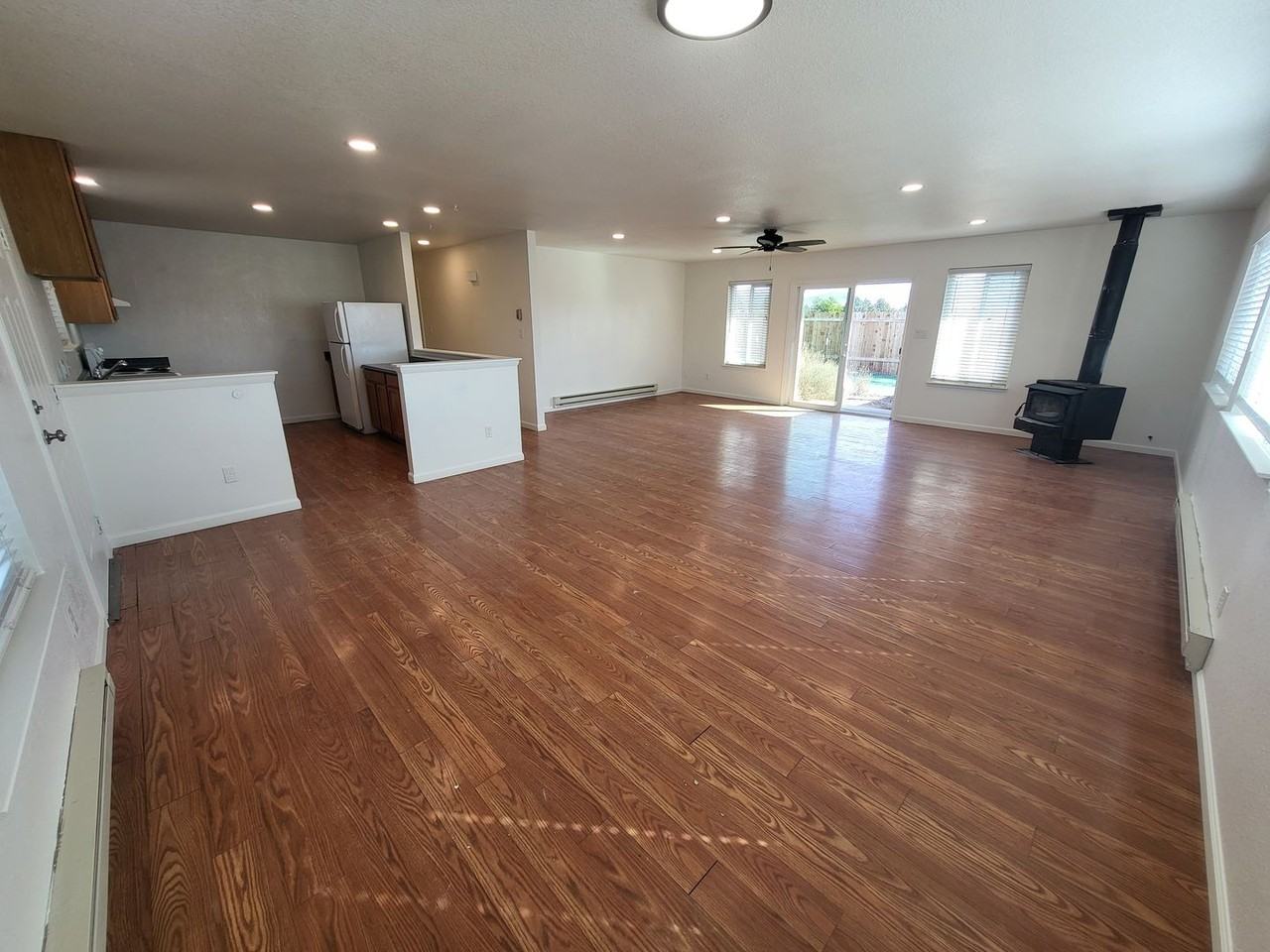 140 James Ave - Photo 4 of 10