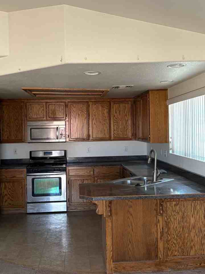 8506 Golden Meadow Dr - Photo 7 of 28