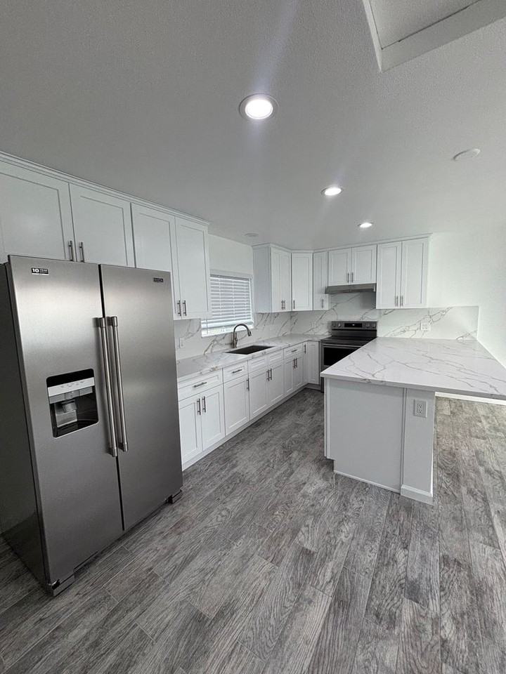 247 E Ash St - Photo 3 of 9