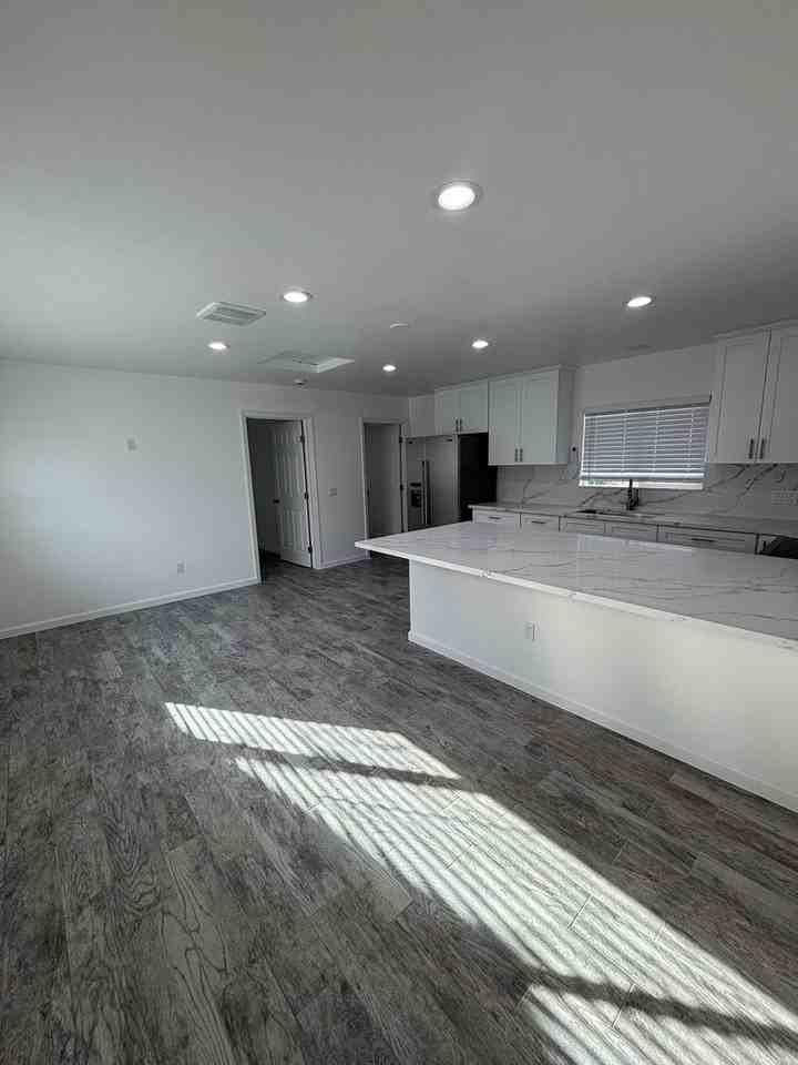 247 E Ash St - Photo 4 of 9
