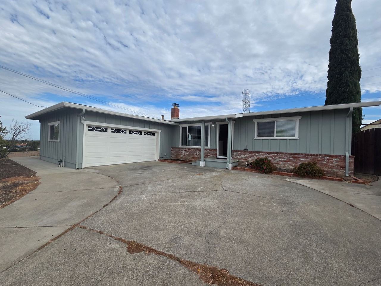 2905 Windsor Dr - Photo 2 of 20