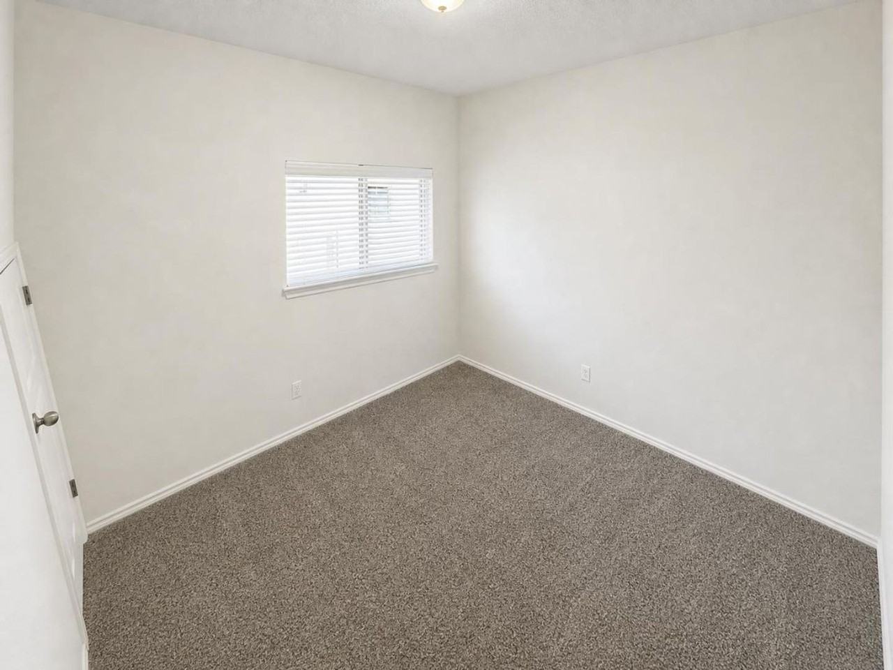 2105 Town Centre Dr #60 - Photo 4 of 24