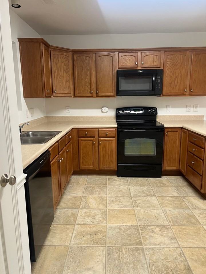 1413 Prestwood Ct - Photo 4 of 17