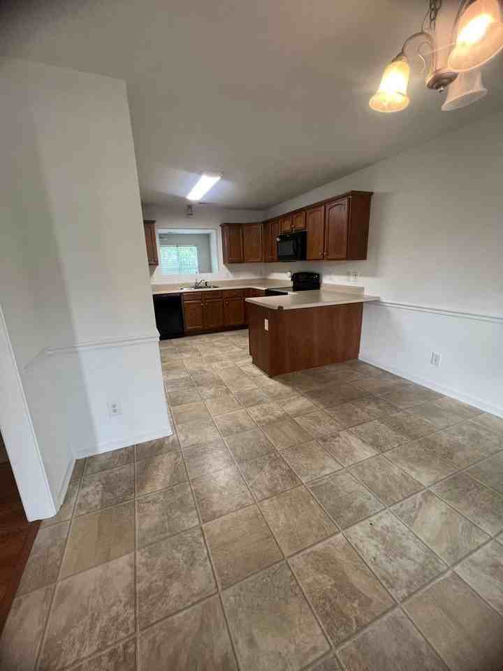 1413 Prestwood Ct - Photo 5 of 17