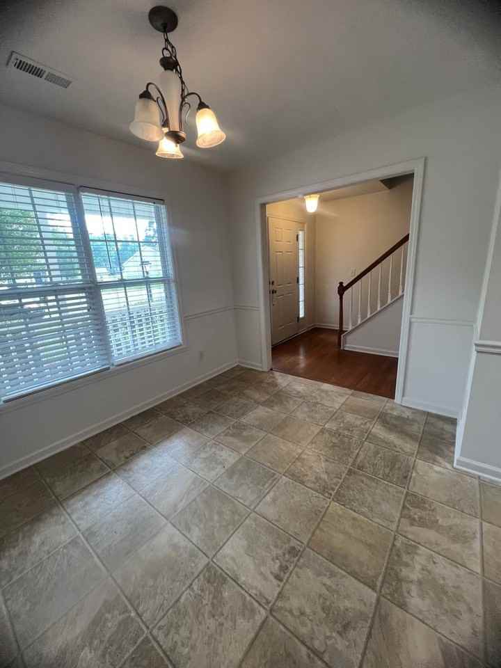 1413 Prestwood Ct - Photo 6 of 17