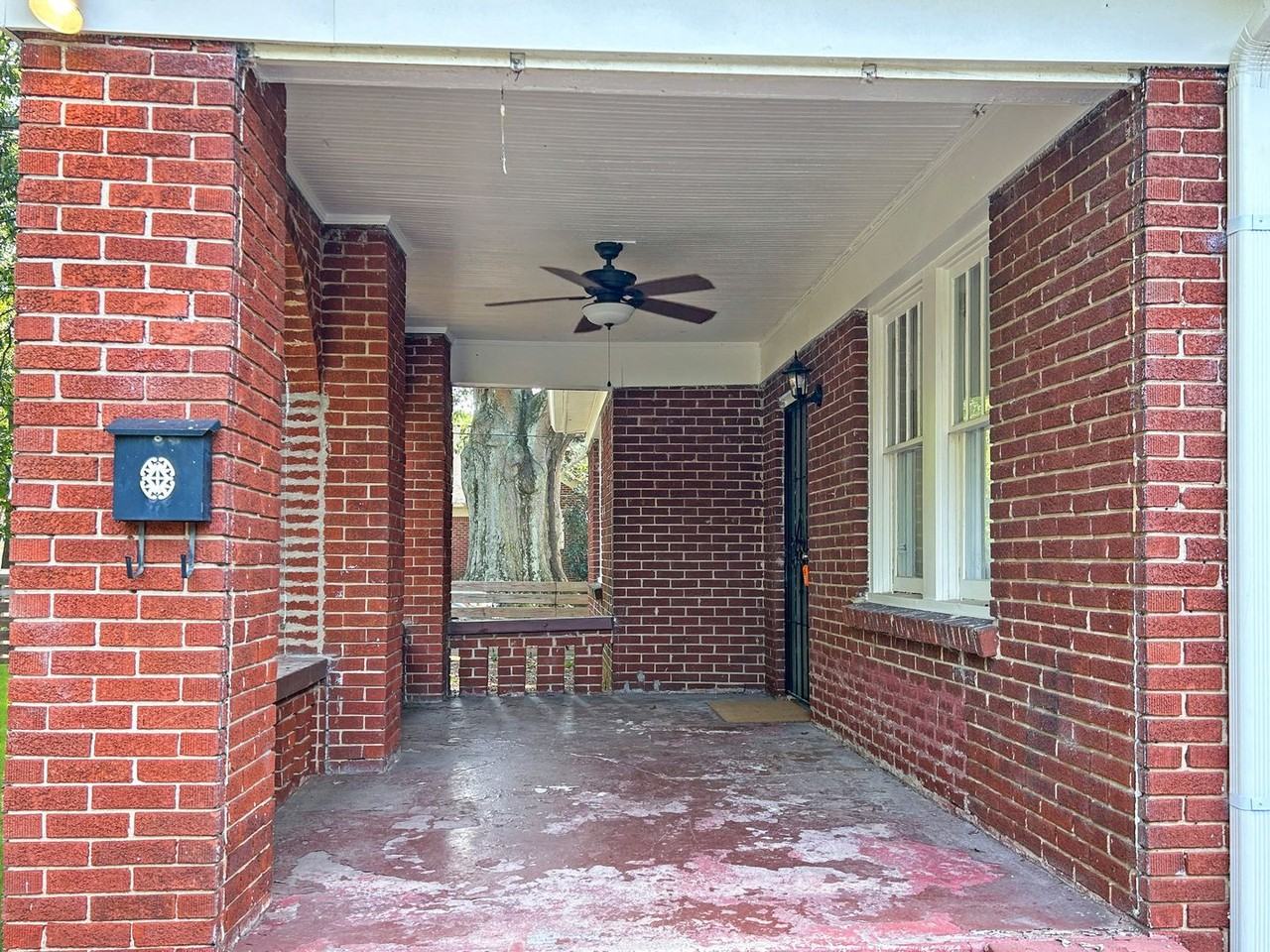 1036 Victory Dr Sw - Photo 2 of 23