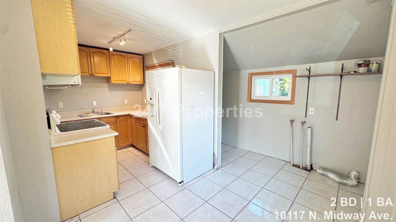 10117 N Midway Ave - Photo 4 of 12