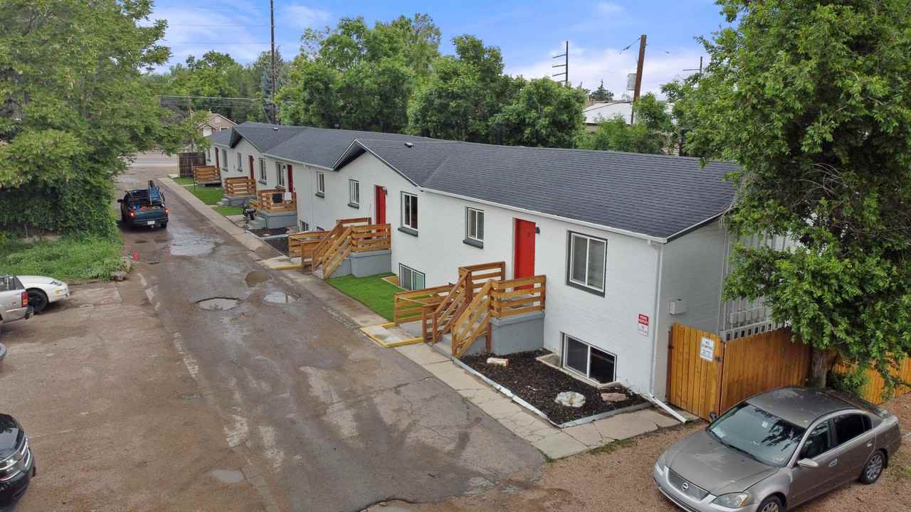 982 S Sheridan – Renovated Apartments in Denver with Modern Upgrades! - Photo 3 of 3