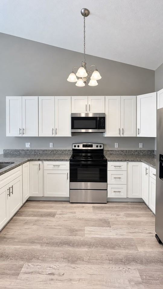 17069 Nicholas St - Photo 4 of 30