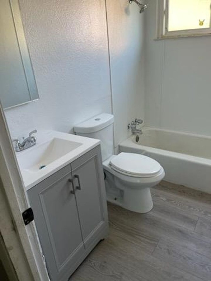 716 Illinois Ave - Photo 3 of 3