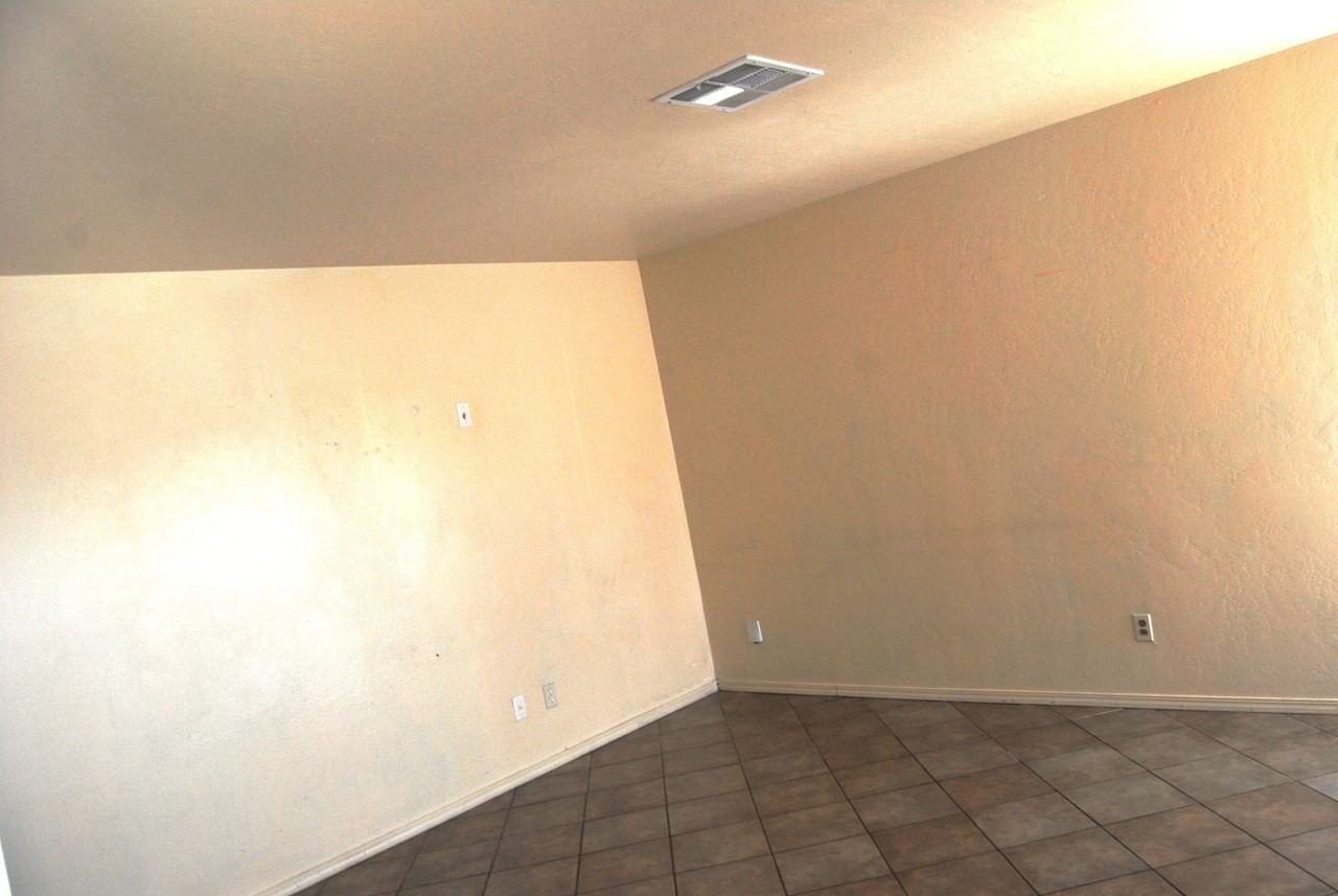 3900 Marilyn Pl - Photo 3 of 13