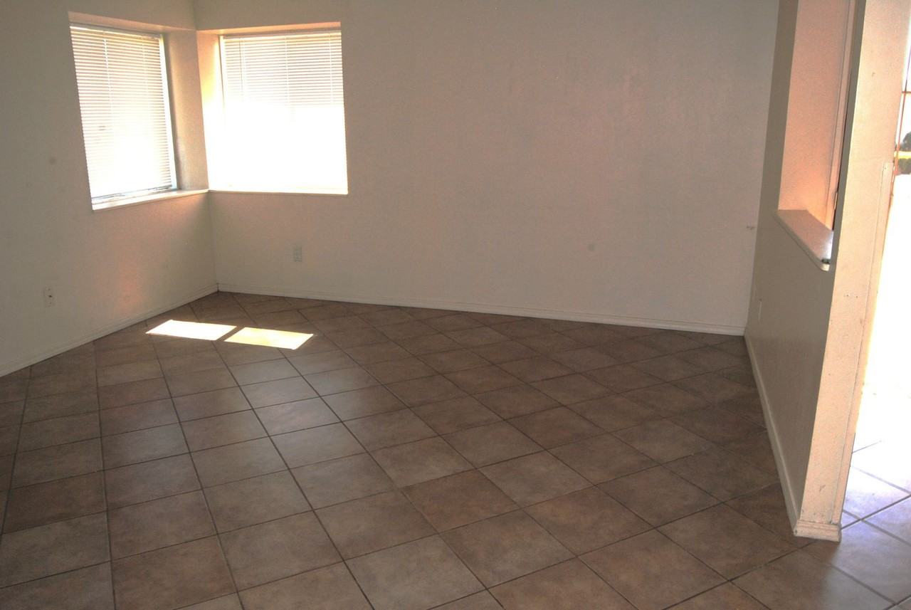 3900 Marilyn Pl - Photo 4 of 13