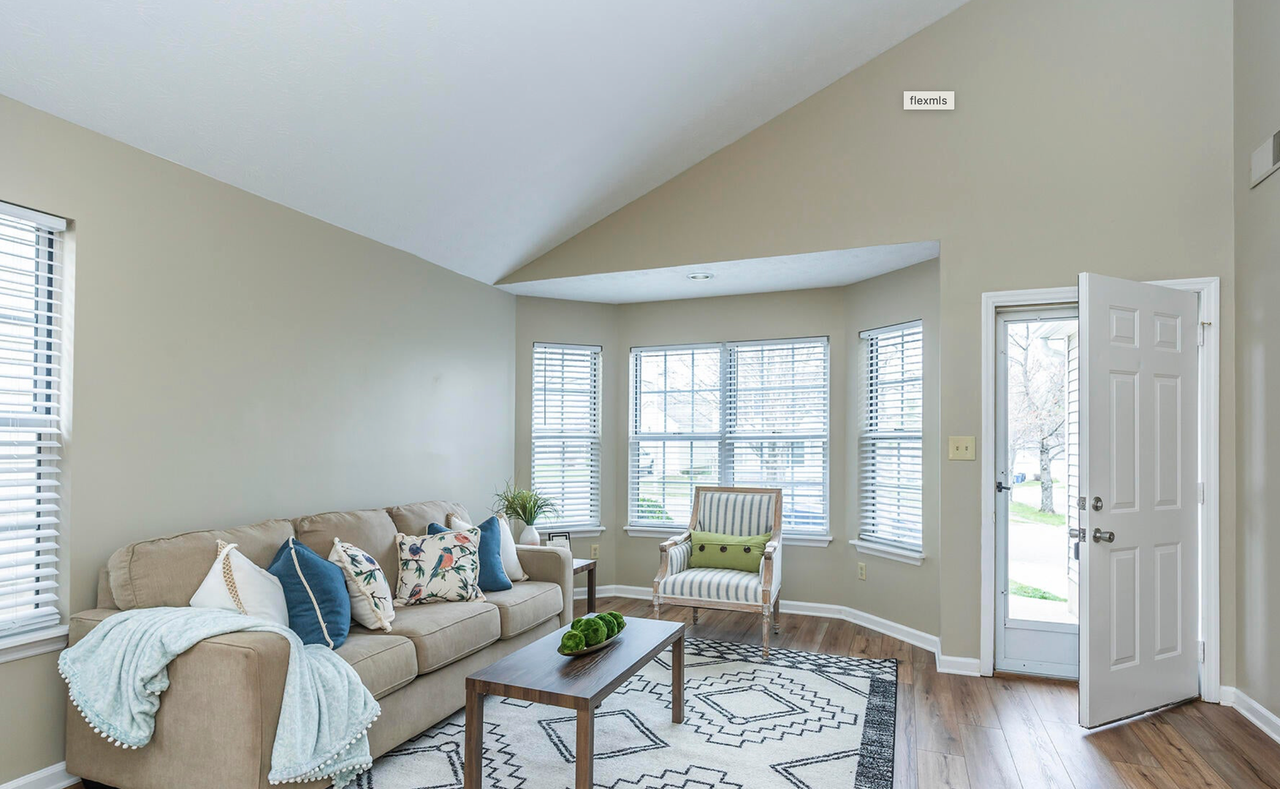 332 Bradford Colony Dr - Photo 3 of 14