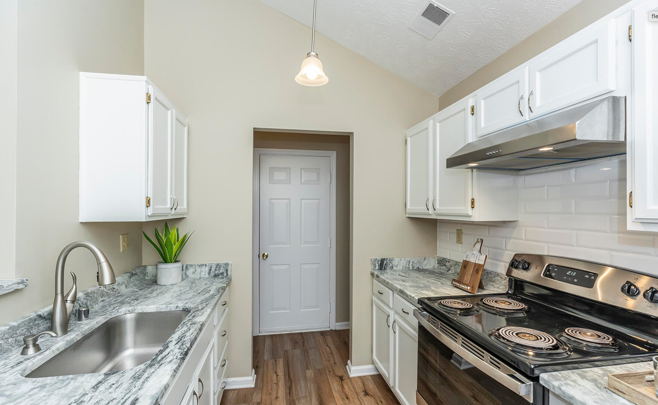 332 Bradford Colony Dr - Photo 7 of 14