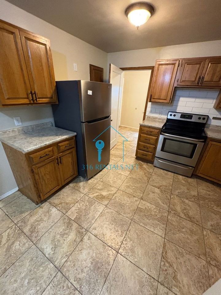 1258 N Terrace Dr - Photo 2 of 15