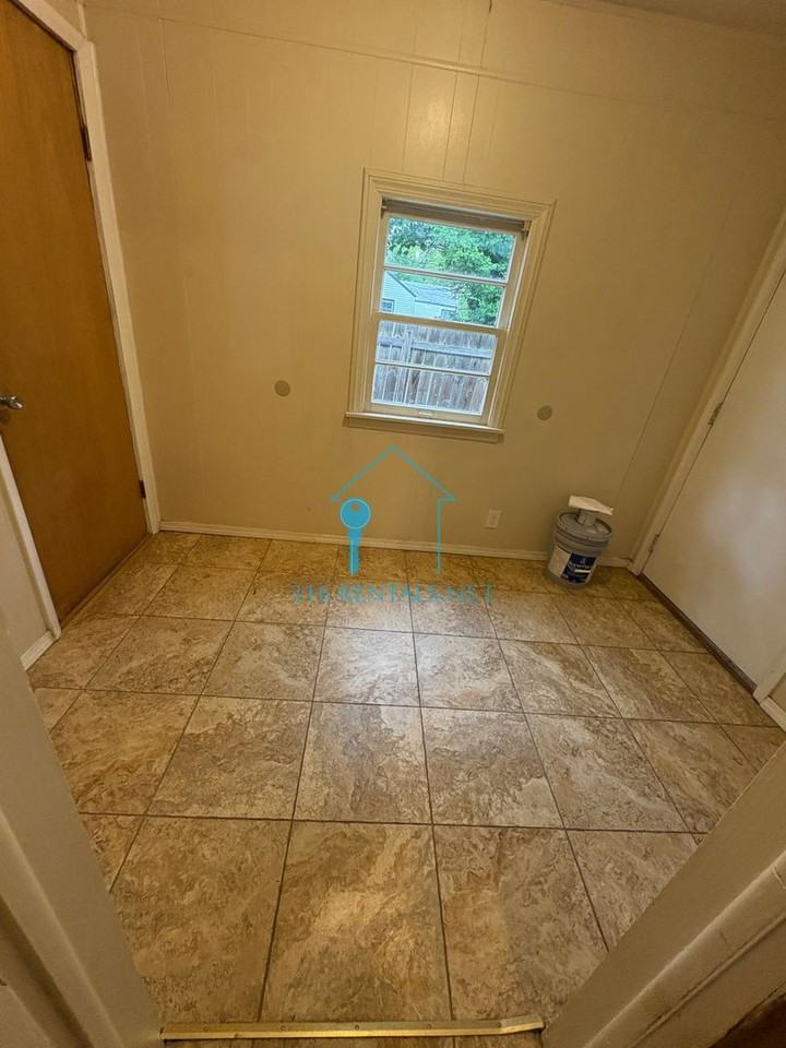 1258 N Terrace Dr - Photo 3 of 15