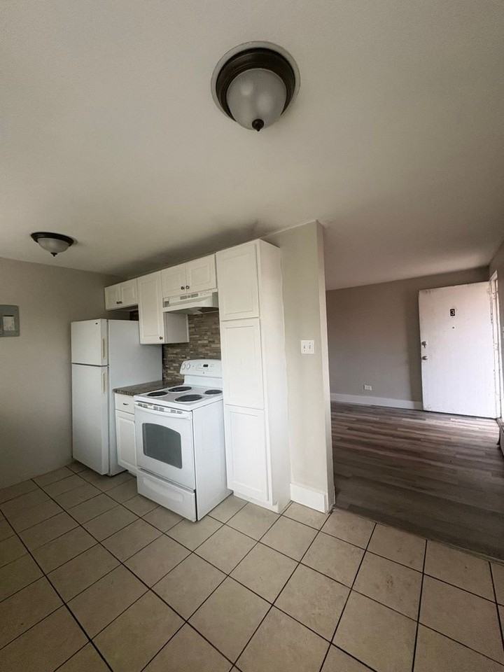 1475 Macon St - Photo 2 of 10