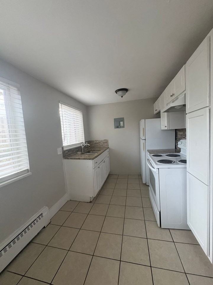 1475 Macon St - Photo 3 of 10