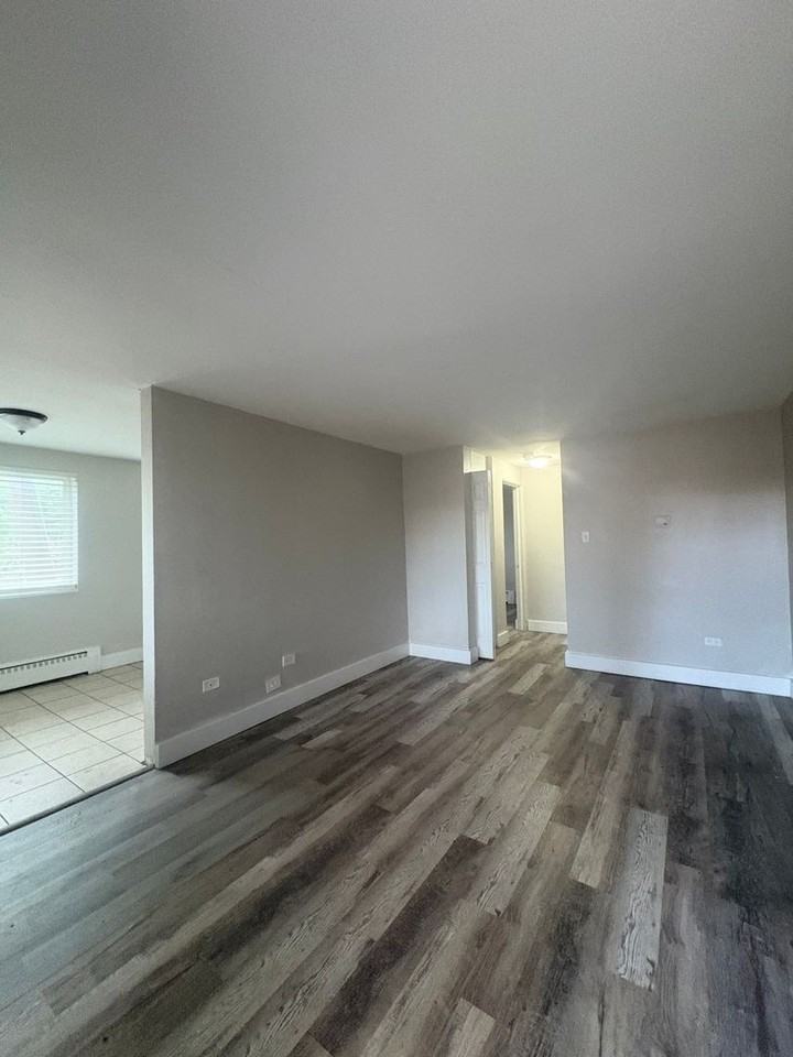 1475 Macon St - Photo 4 of 10