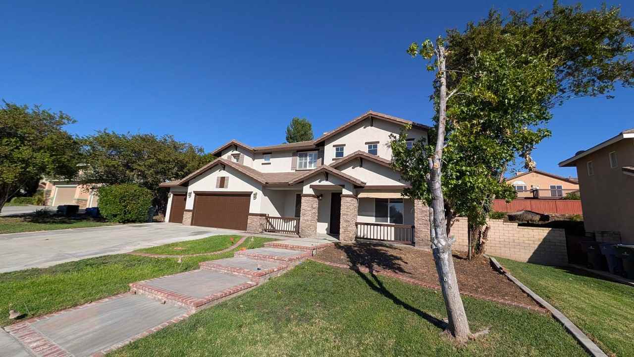 6370 Claridge Dr - Photo 3 of 27