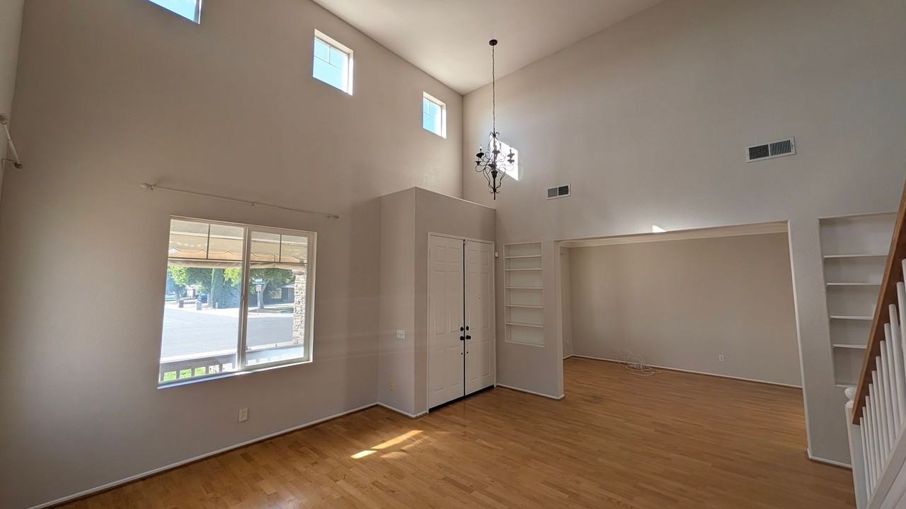 6370 Claridge Dr - Photo 4 of 27