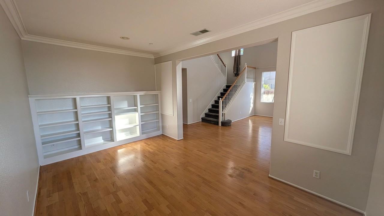 6370 Claridge Dr - Photo 5 of 27
