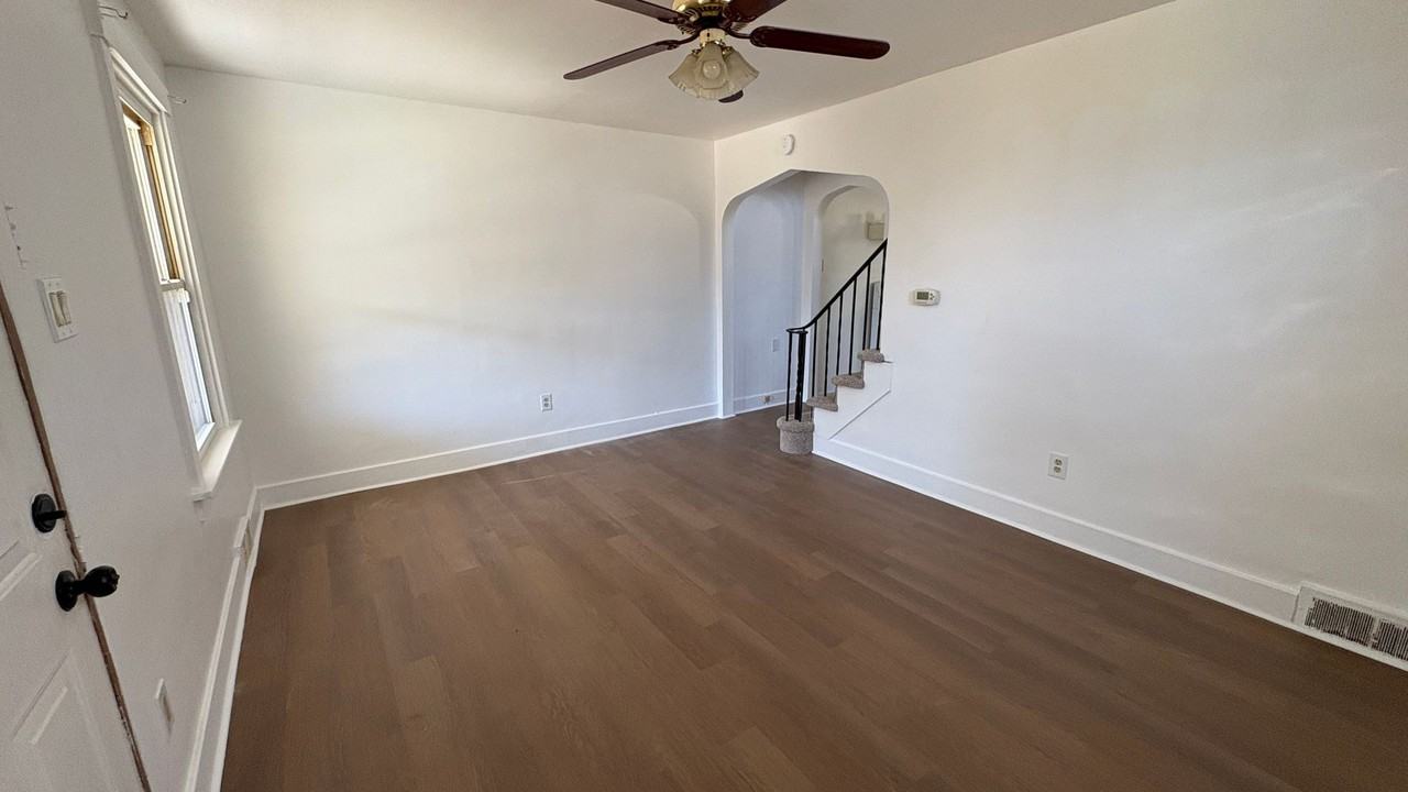 609 Farnsworth Ave - Photo 3 of 9