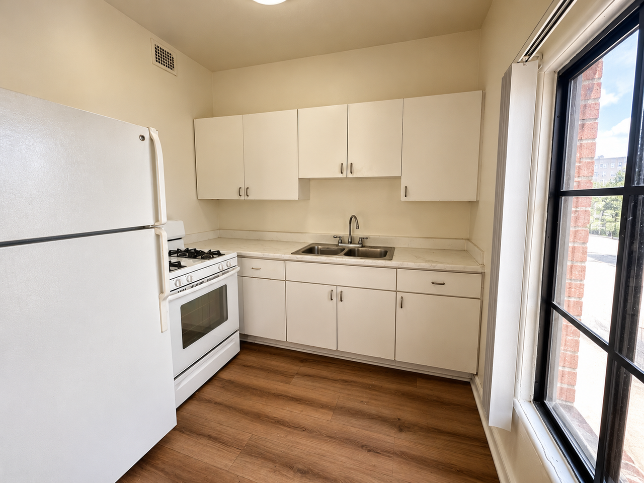 Jackson 213 - Photo 4 of 10