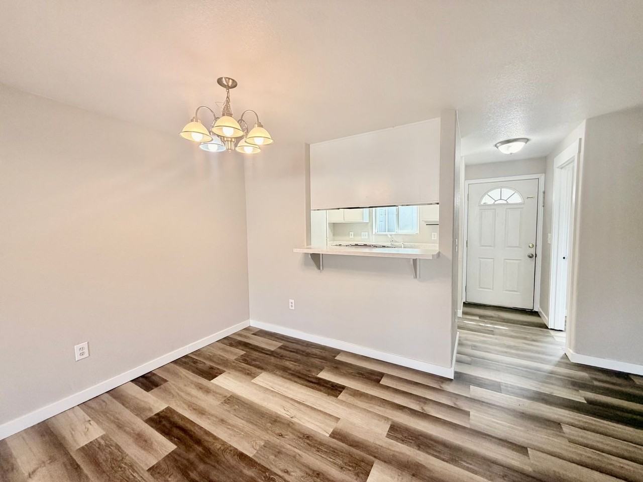 2130 Sw Canyon Dr #3 - Photo 3 of 10