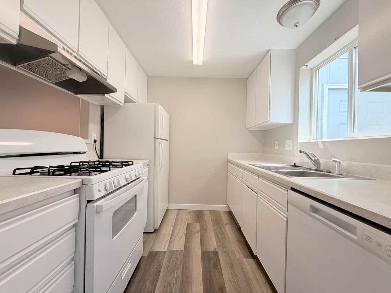 2130 Sw Canyon Dr #3 - Photo 4 of 10