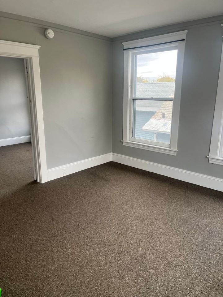 423 Saint Paul St - Photo 2 of 10
