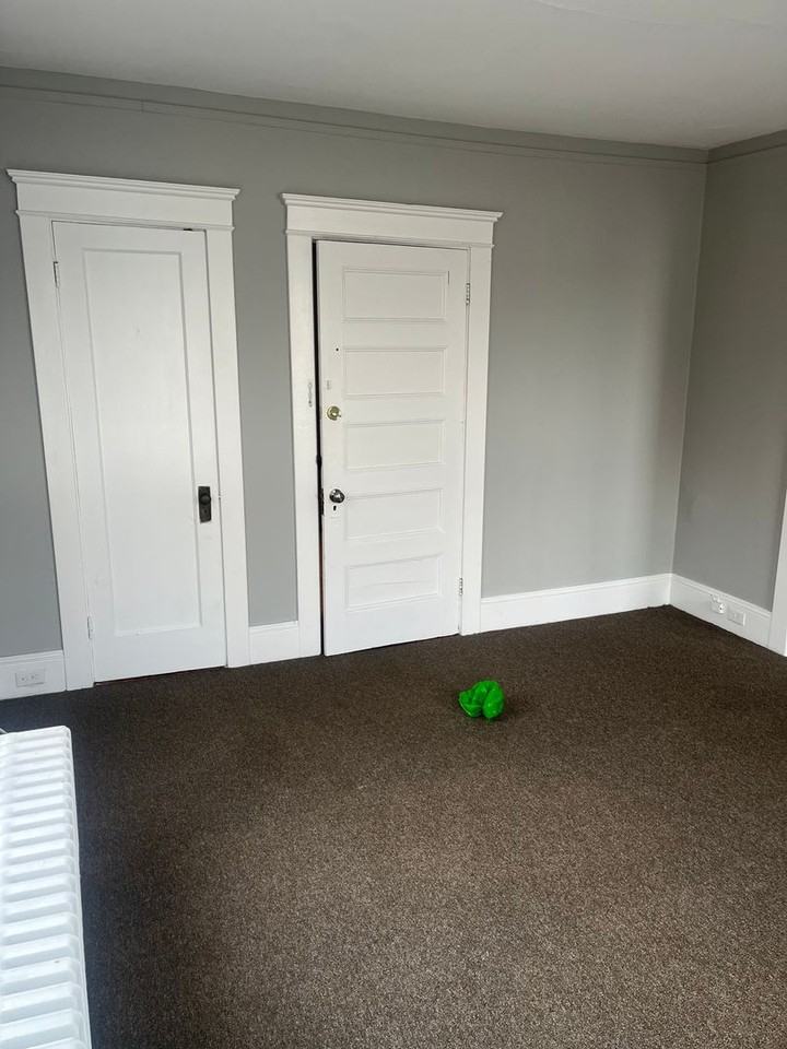 423 Saint Paul St - Photo 3 of 10