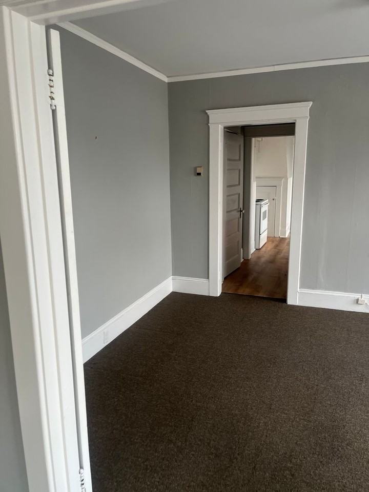 423 Saint Paul St - Photo 4 of 10