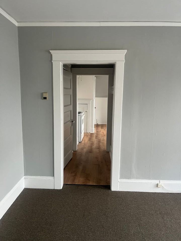 423 Saint Paul St - Photo 6 of 10
