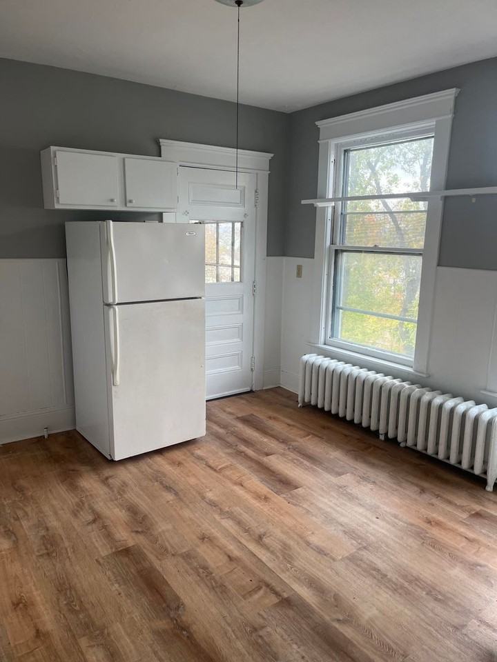 423 Saint Paul St - Photo 7 of 10