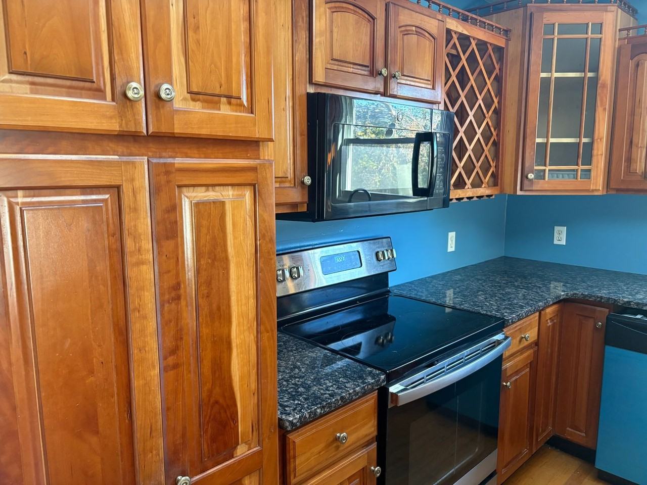 45 Woodlawn Ave - Photo 6 of 11