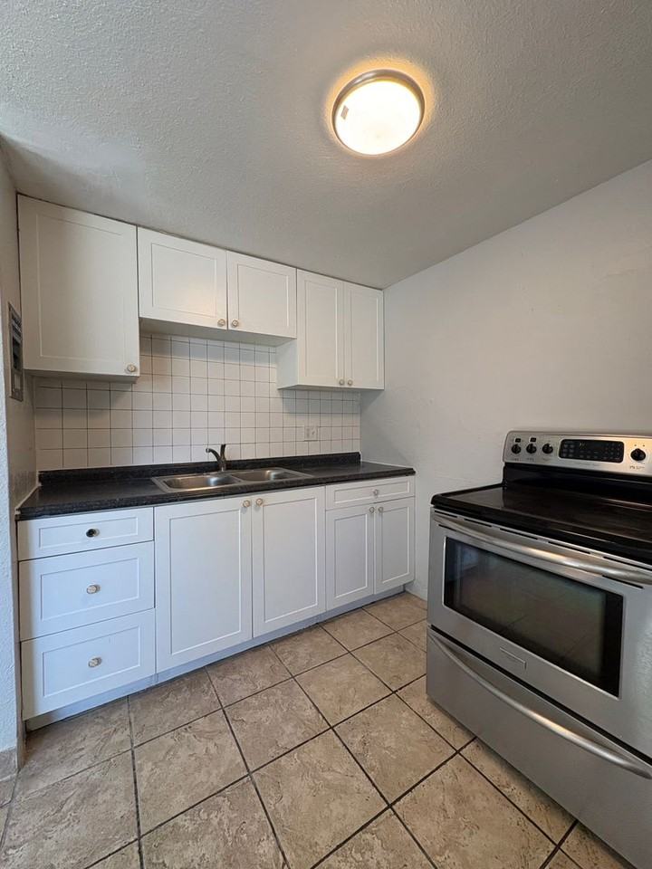 Cozy & Convenient Urban Living in Denver - Photo 3 of 25
