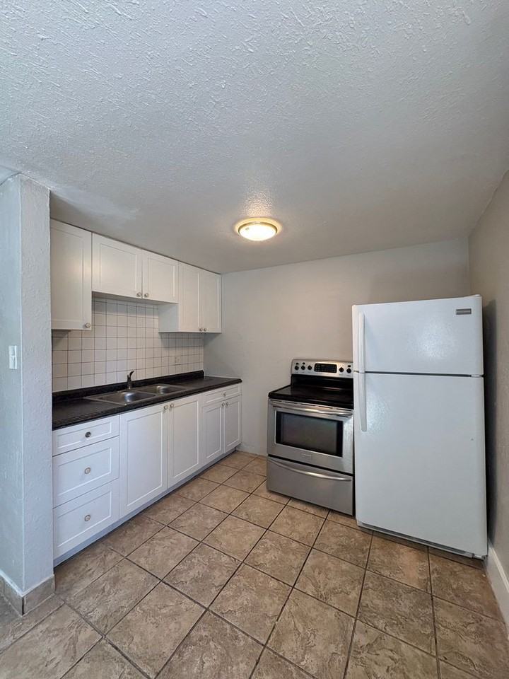 Cozy & Convenient Urban Living in Denver - Photo 4 of 25