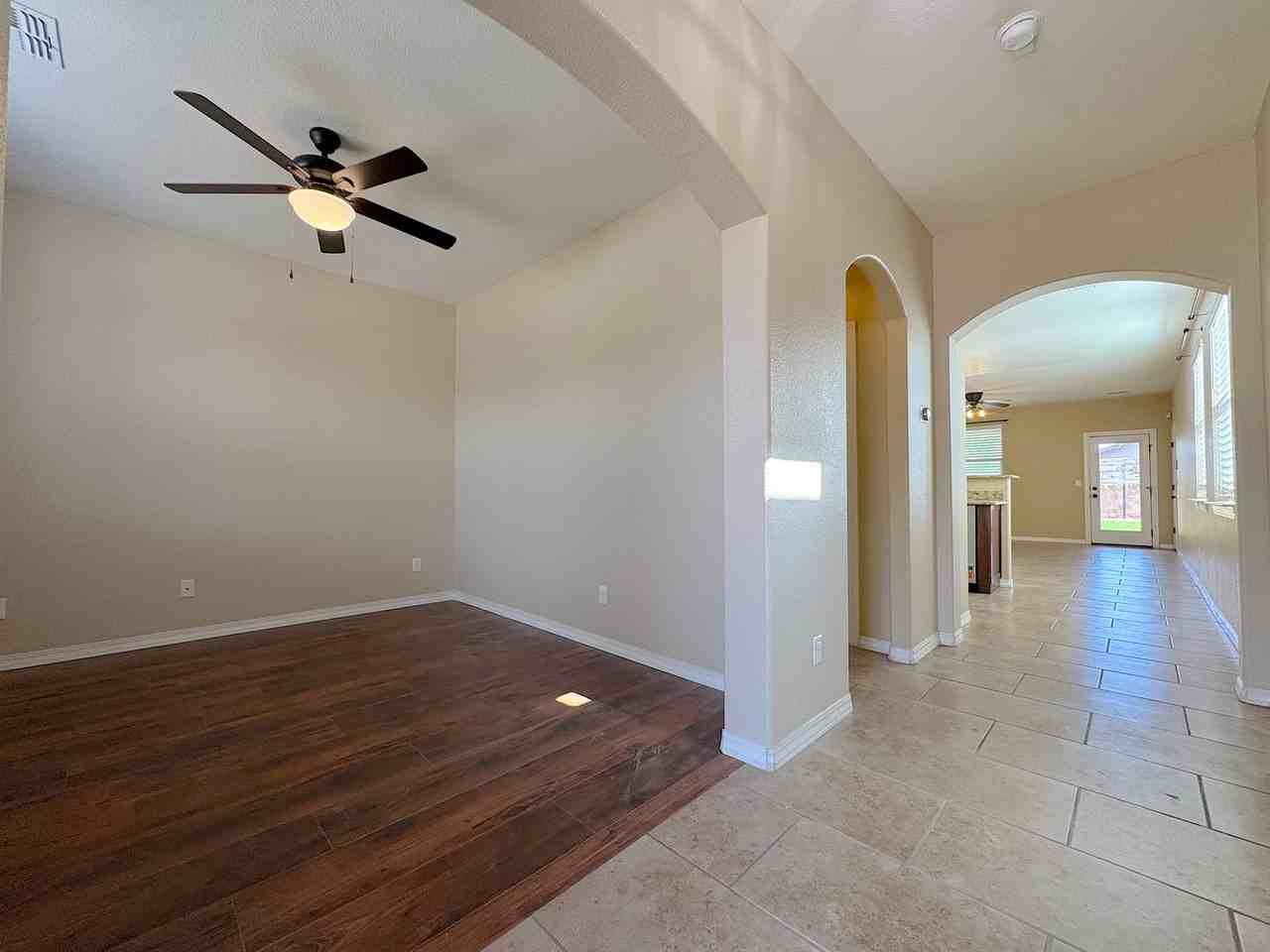 11376 S Ranch Ct - Photo 7 of 36